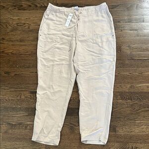 NWT - CHICOs - Women’s Cream Pants